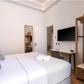 5 bedroom villa with indoor and outdoor pool in Chania town, sleeps 10